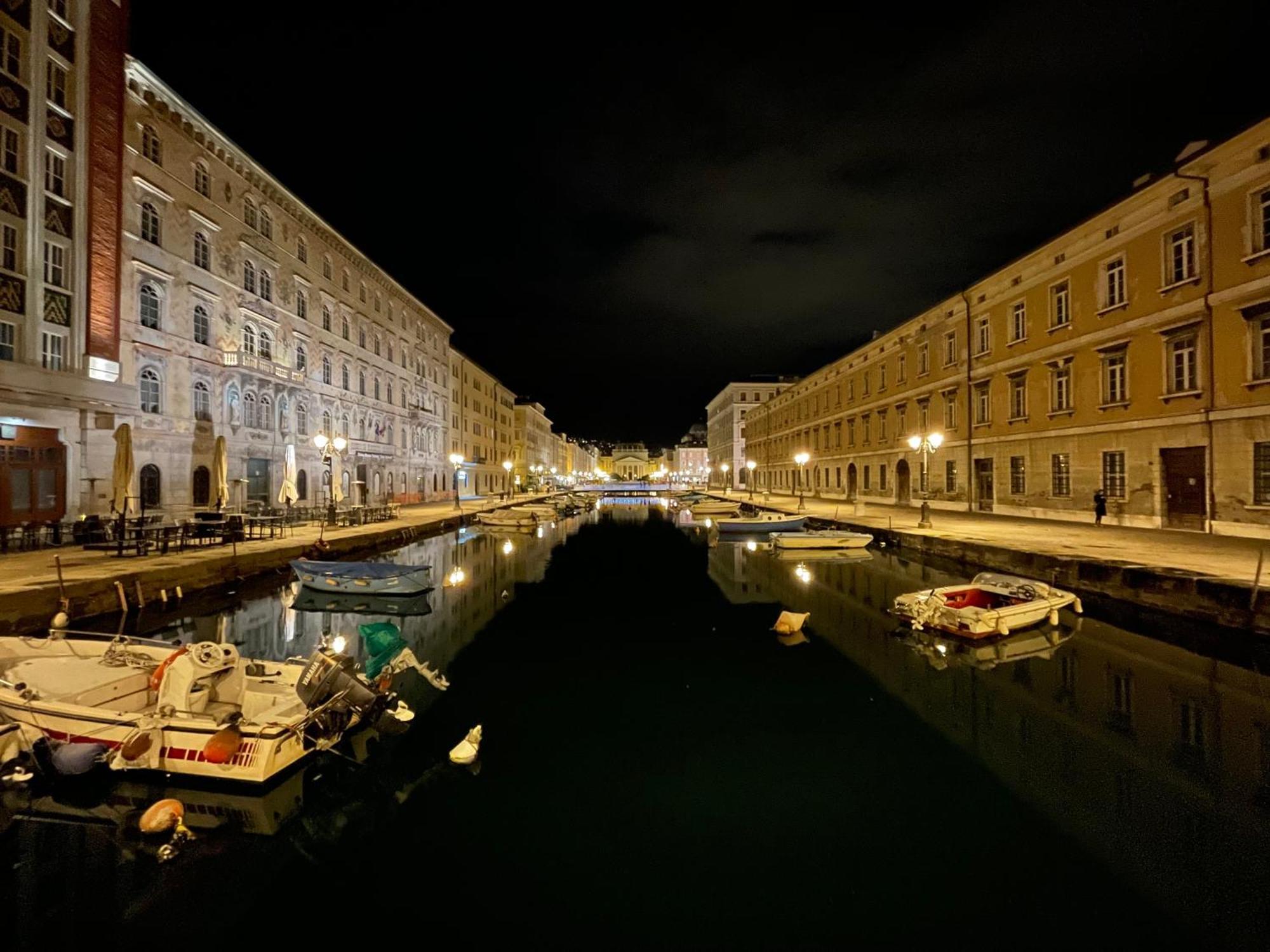 Le Vie Del Vento - Garibaldi Lägenhet Trieste Exteriör bild